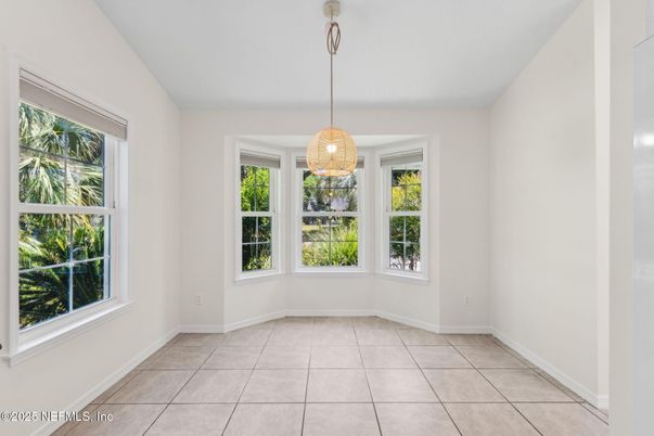 Empty room, Interior, Pendant Lights
