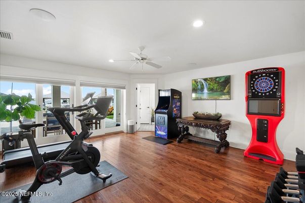 Fitness Equipment, Interior, Recessed Lighting, Wood Texture Flooring