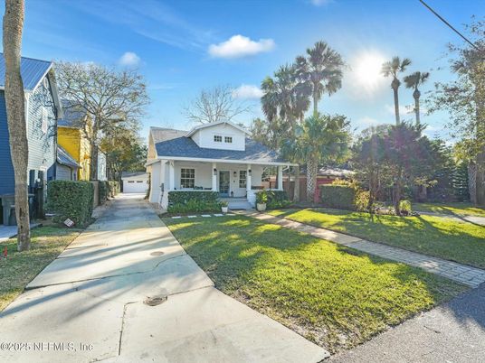 Backyard, Exterior, Facade, American Foursquare