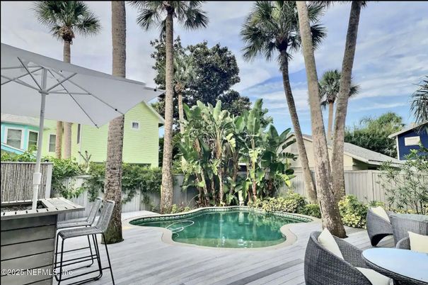 Exterior, Pool, Water