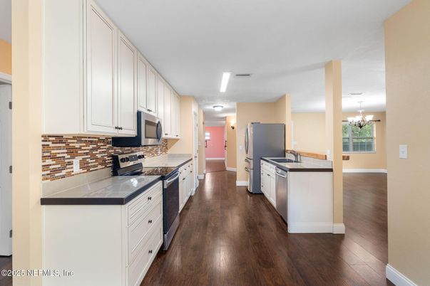 Chandelier, Interior, Kitchen, Wood Texture Flooring