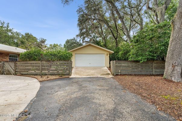 Detached Garage, Exterior
