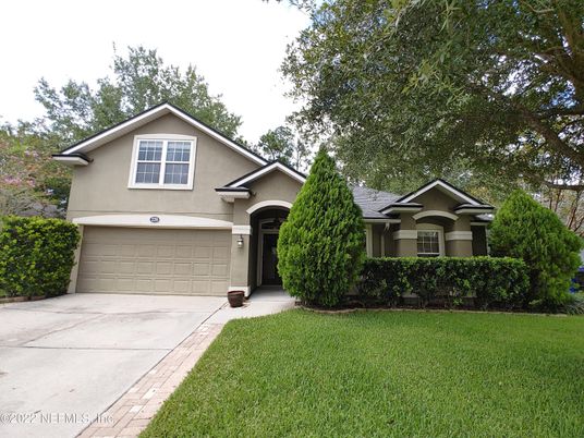 Attached, Exterior, Facade, American Craftsman