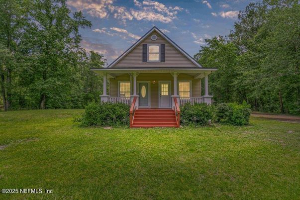 Backyard, Exterior, Facade, Queen Anne Victorian