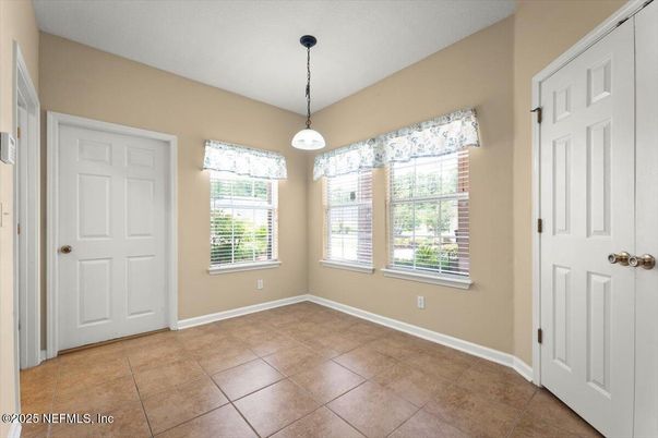 Empty room, Interior, Pendant Lights