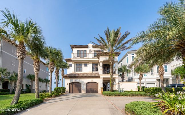 Attached, Exterior, Facade, Mediterranean