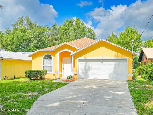Attached, Exterior, Facade, Ranch