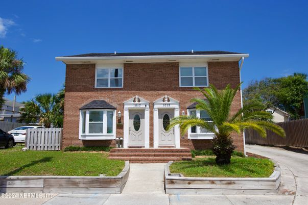 Exterior, Facade, Brick Facade, Georgian