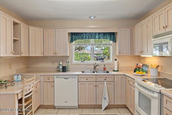 Dining room, Interior, Kitchen, Recessed Lighting