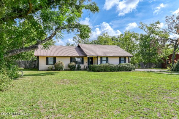 Backyard, Exterior, Facade, Ranch