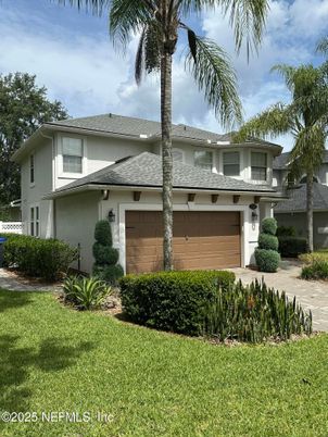 Attached, Exterior, Facade, Mediterranean