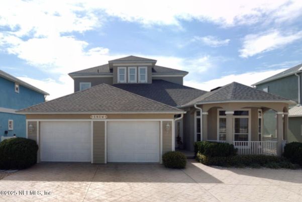 Attached, Exterior, Facade, American Craftsman