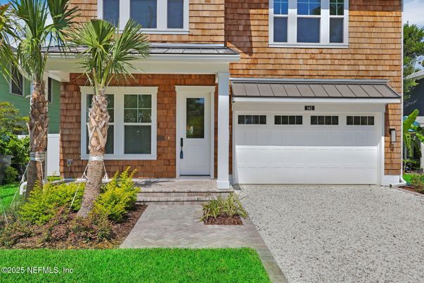 Attached, Exterior, Facade, Modern