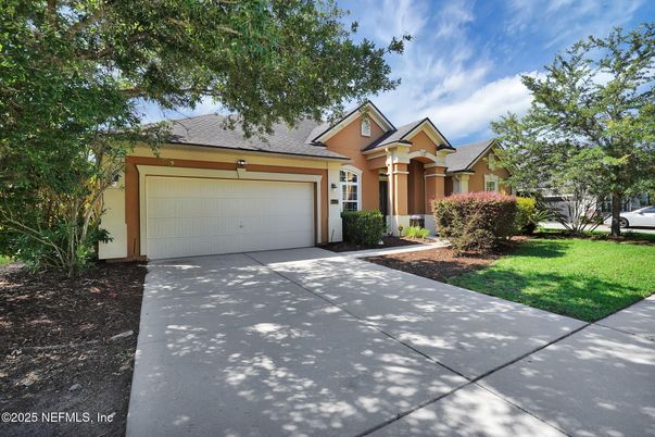 Attached, Exterior, Facade, Ranch