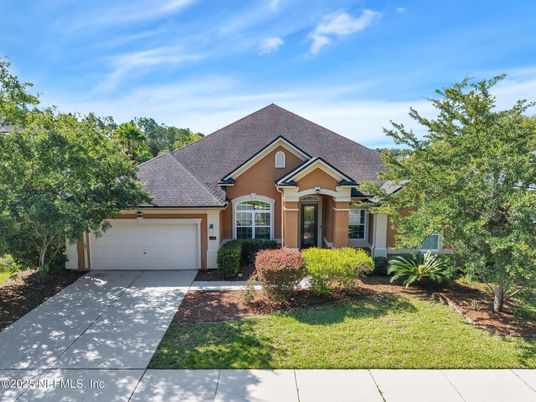Attached, Exterior, Facade, Ranch