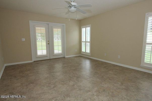 Empty room, Interior