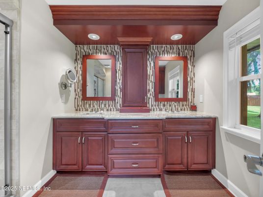 Bathroom, Dual Sink Vanities, Interior, Recessed Lighting
