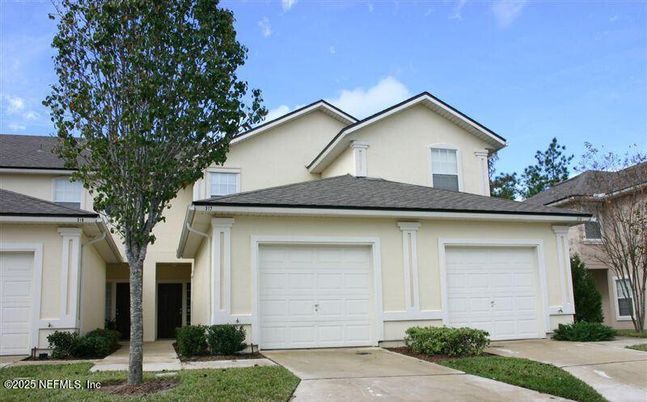 Attached, Exterior, Facade, American Craftsman