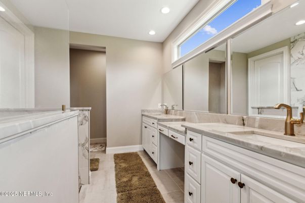 Bathroom, Dual Sink Vanities, Interior, Recessed Lighting