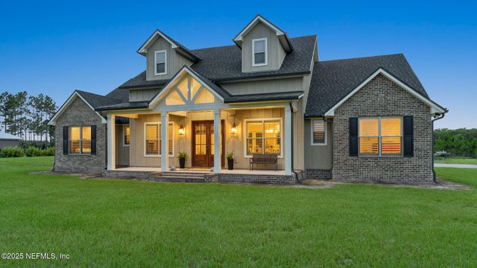 Exterior, Facade, Farmhouse