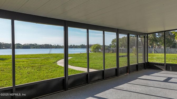 Interior, Sun Room, Water