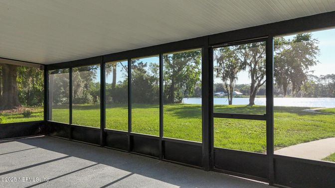 Interior, Sun Room, Water