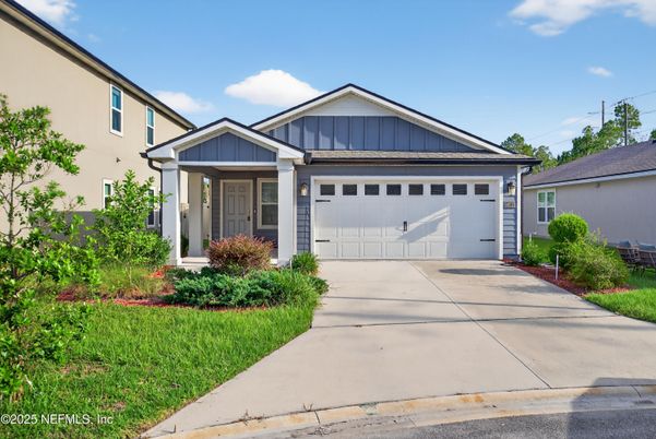 Attached, Exterior, Facade, American Craftsman