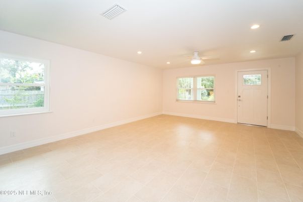 Empty room, Interior, Recessed Lighting