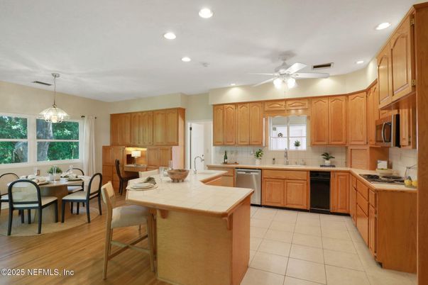 Dining room, Interior, Kitchen, Pendant Lights, Recessed Lighting, Stainless Steel Appliances