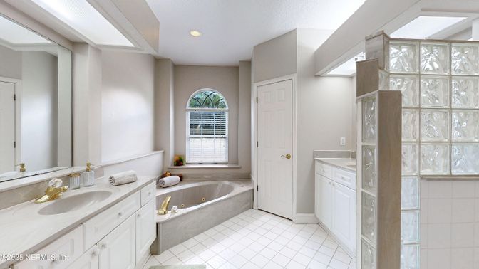 Bathroom, Dual Sink Vanities, Interior, Recessed Lighting