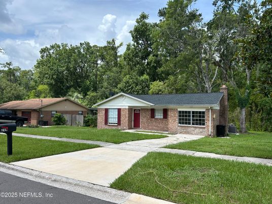 Exterior, Facade, Brick Facade, Ranch