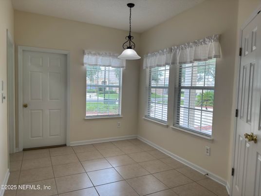 Empty room, Interior, Pendant Lights