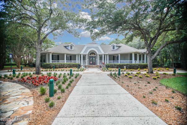 Exterior, Facade, Ranch