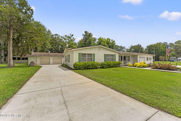 Backyard, Exterior, Facade, Ranch