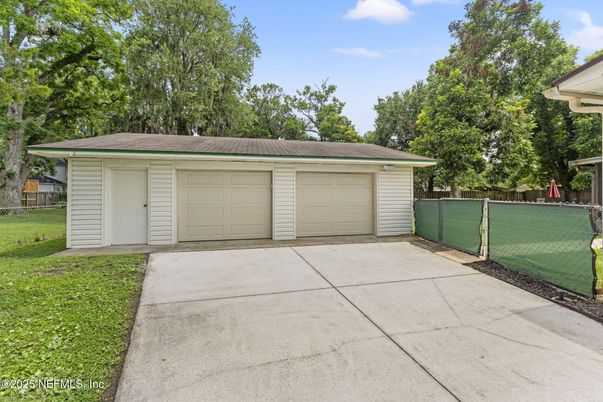 Detached Garage, Exterior