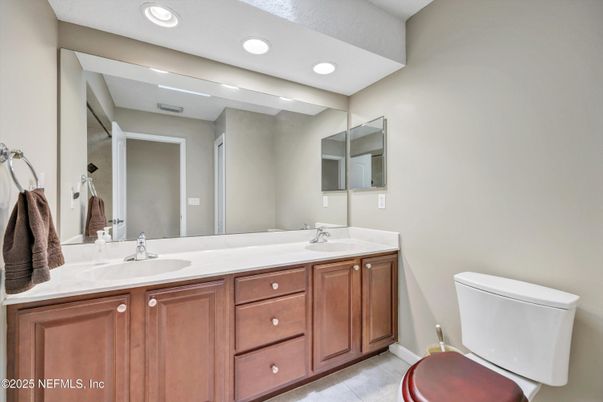 Bathroom, Dual Sink Vanities, Interior, Recessed Lighting