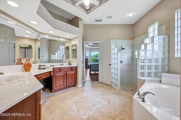 Bathroom, Dual Sink Vanities, Interior, Recessed Lighting