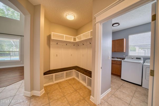 Interior, Washer, Wood Texture Flooring