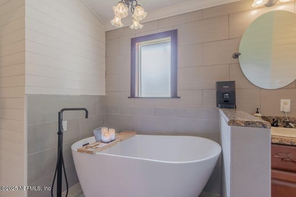Bathroom, Free Standing Baths, Interior