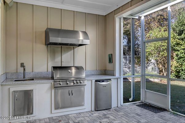 Interior, Stainless Steel Appliances
