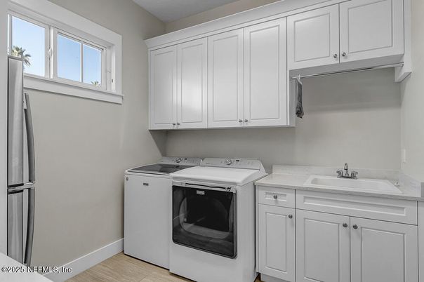 Interior, Washer, Wood Texture Flooring