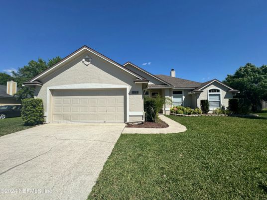 Attached, Exterior, Facade, Ranch