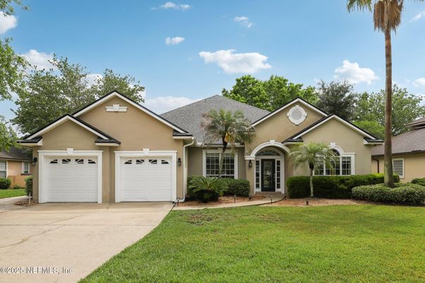 Attached, Exterior, Facade, Brick Traditional