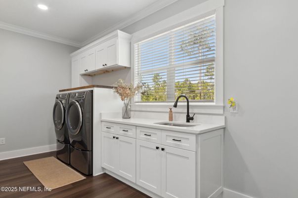 Interior, Recessed Lighting, Washer, Wood Texture Flooring
