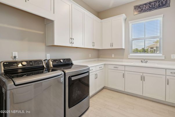 Interior, Washer, Wood Texture Flooring