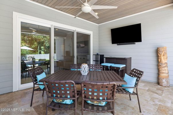 Dining room, Exterior