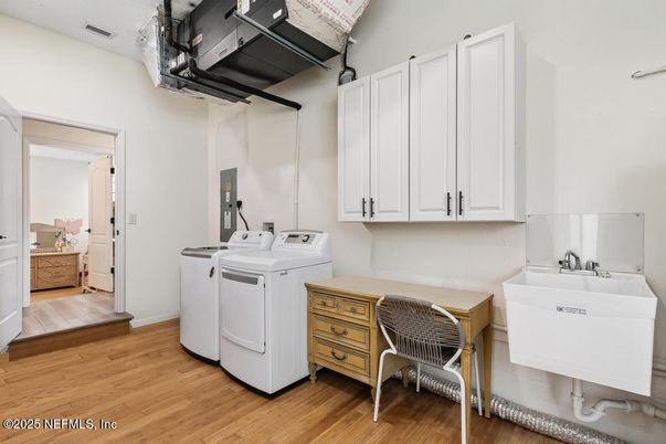 Interior, Washer, Wood Texture Flooring