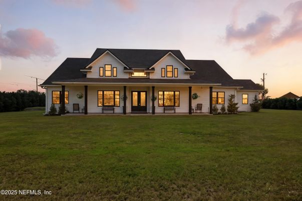 Exterior, Facade, Farmhouse