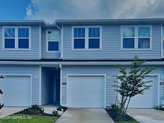 Attached, Exterior, Facade, Rowhouse