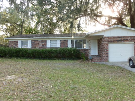 Attached, Exterior, Facade, Brick Facade, Ranch